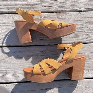 New American Eagle heel sandals